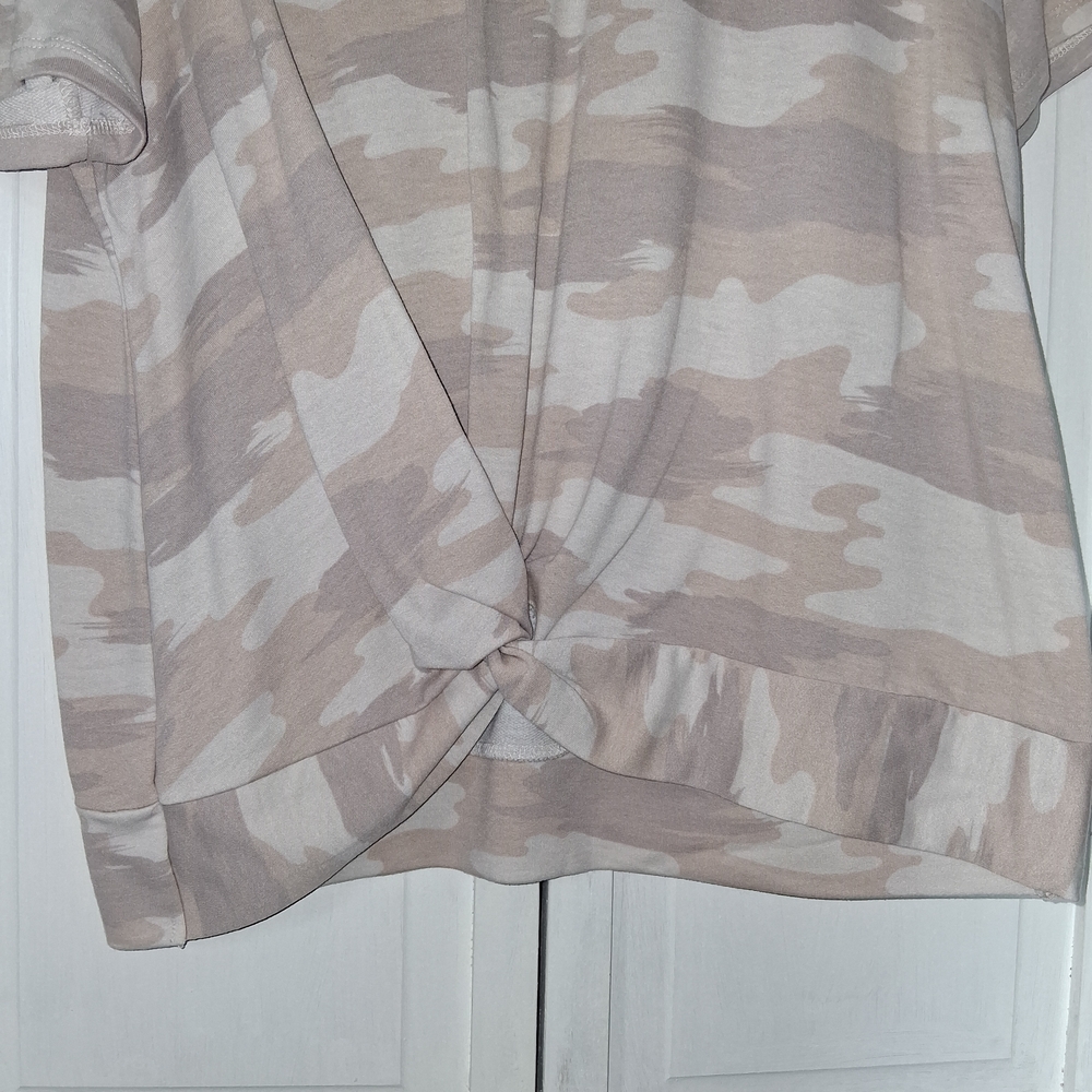 Como Vintage Beige Camouflage Knot Front Tee - Picture 2 of 8